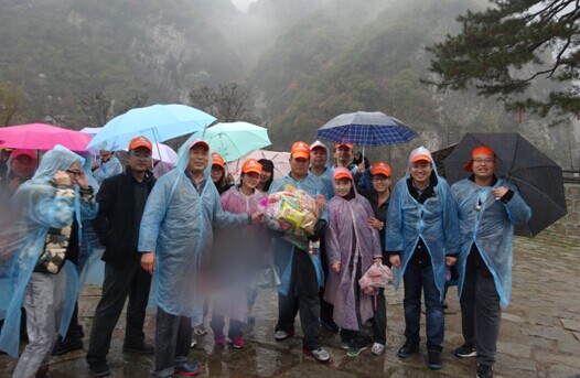 风雨无阻爬山路，暖冬暖心大厦情—记西安全网担保网大厦2014爬山联谊运动